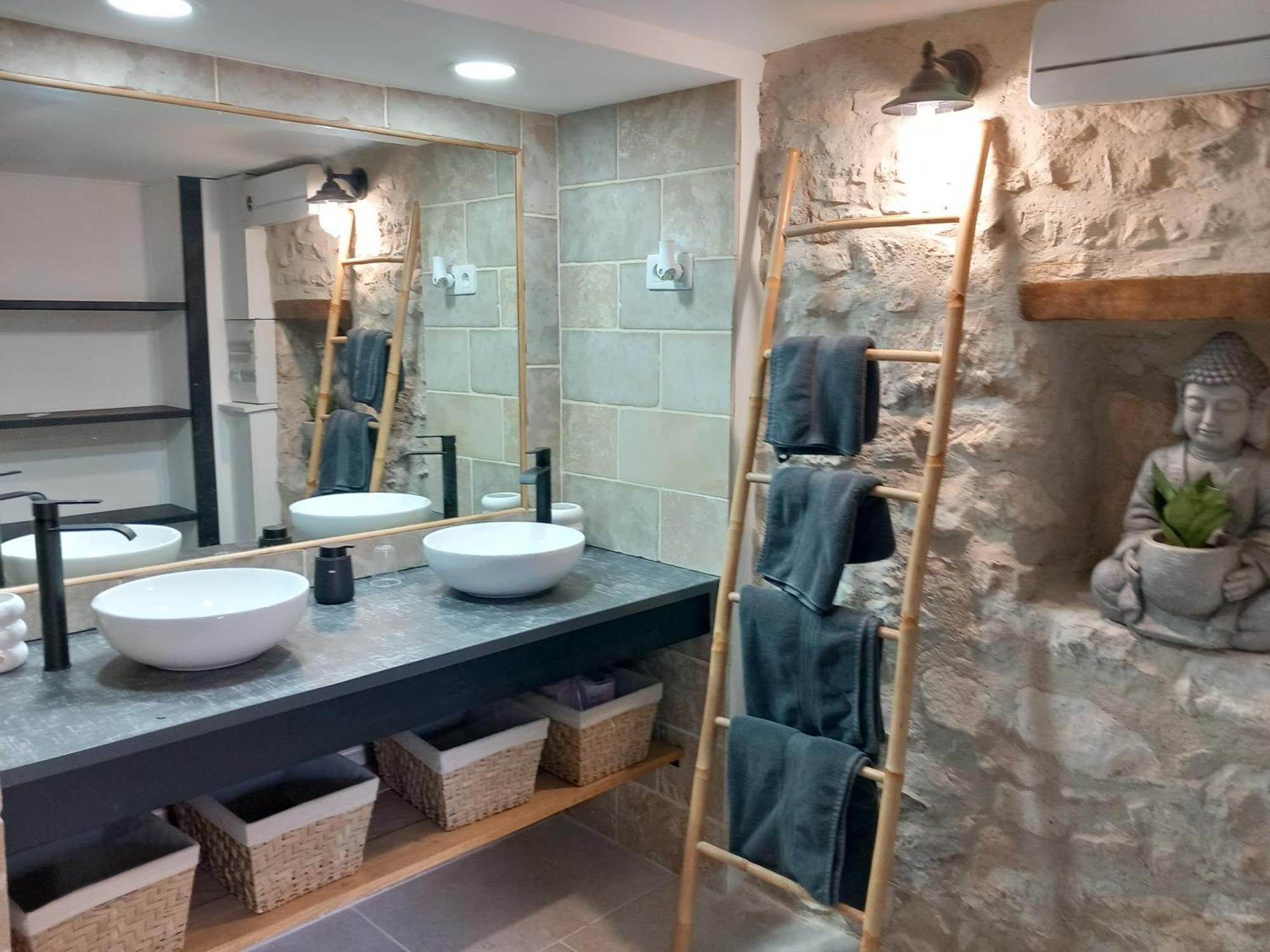 Chez Daniele Chambre Avec Jacuzzi Et Terrasse Privee Murs  Exterior foto
